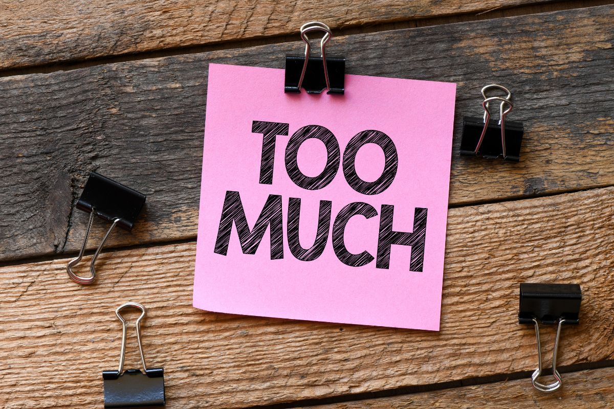 Modowe faux pas – czego unikać w eleganckich stylizacjach